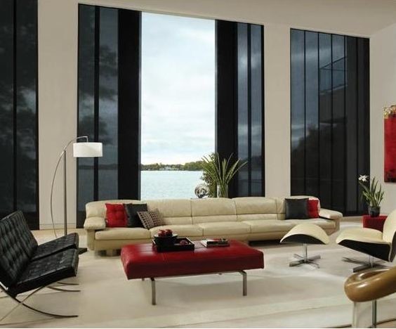 Ispirazione per un grande soggiorno minimalista con pareti bianche e parquet chiaro