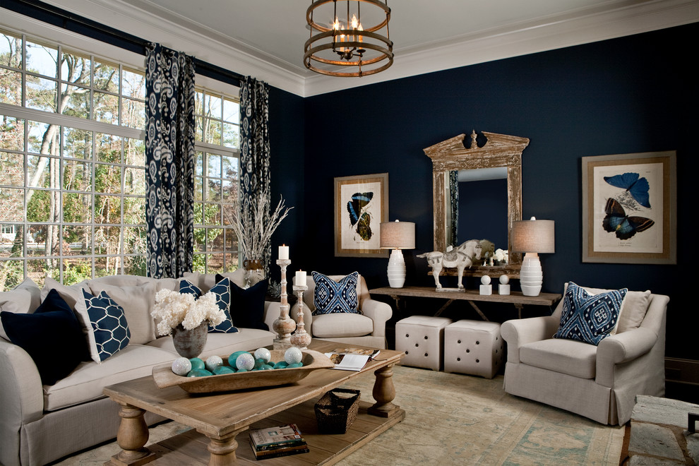 Offenes Klassisches Wohnzimmer mit blauer Wandfarbe in Sonstige