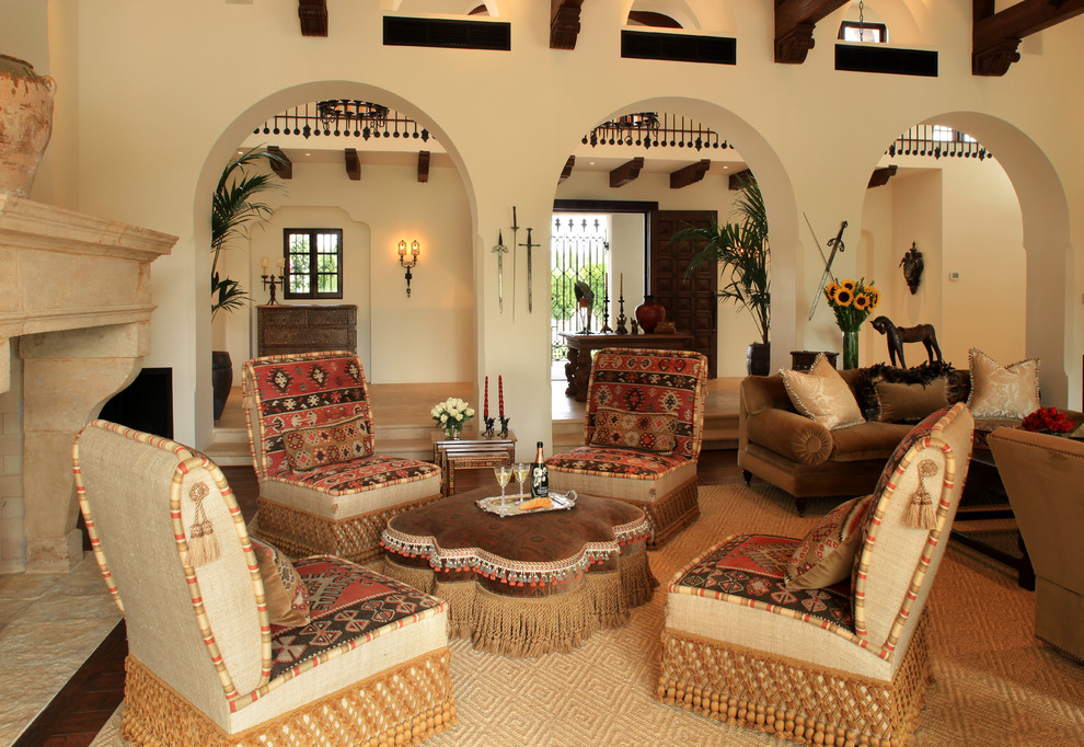 Exemple d'un salon méditerranéen avec une salle de réception et un manteau de cheminée en pierre.