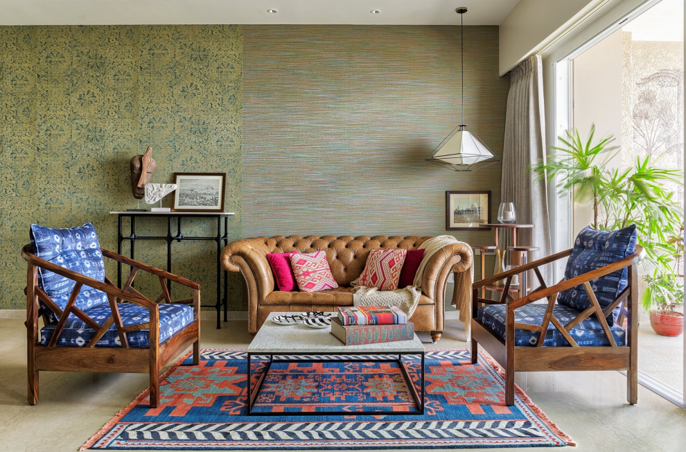 Idee per un soggiorno tropicale di medie dimensioni con pareti verdi e pavimento beige