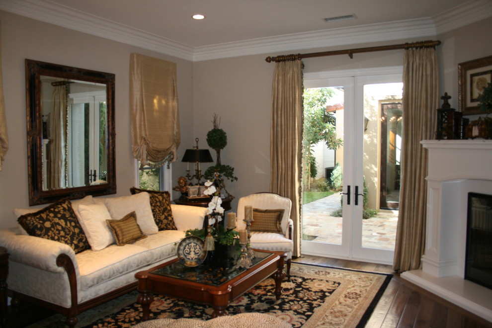 Design ideas for a classic living room in Orange County.