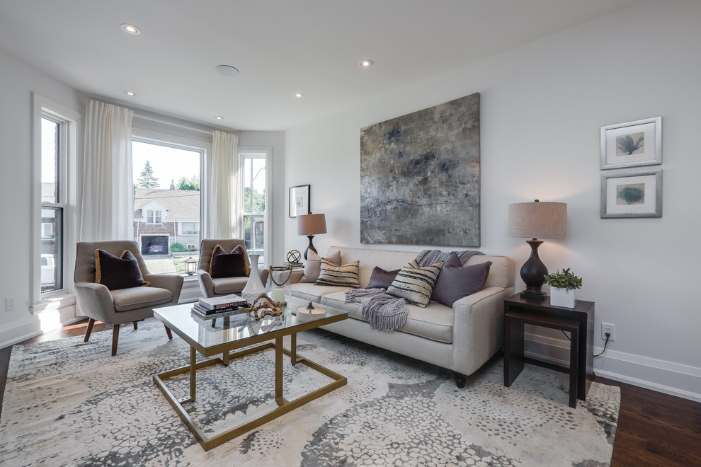 Mittelgroßes, Repräsentatives, Fernseherloses, Offenes Klassisches Wohnzimmer ohne Kamin mit grauer Wandfarbe und dunklem Holzboden in Toronto