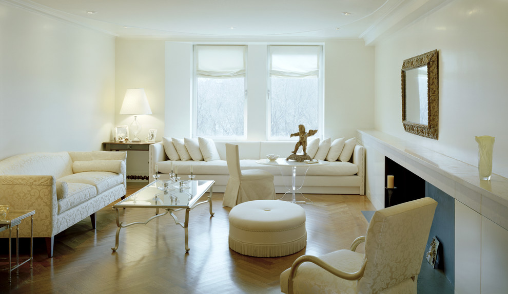 Стильный дизайн: изолированная, парадная гостиная комната среднего размера в классическом стиле с паркетным полом среднего тона, белыми стенами, стандартным камином, фасадом камина из бетона и коричневым полом без телевизора - последний тренд