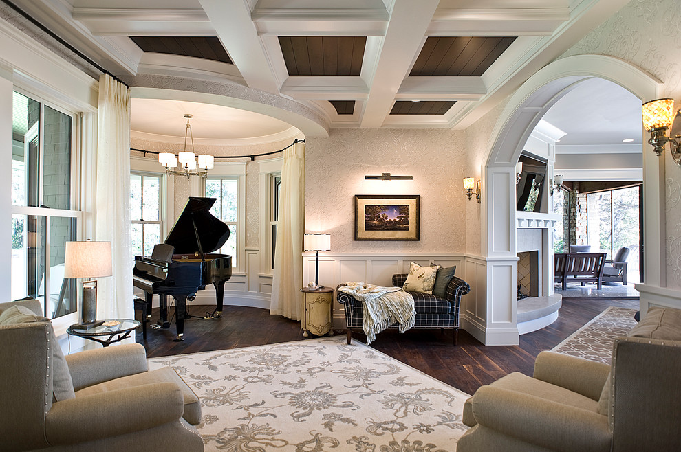 Immagine di un soggiorno classico aperto con sala formale, parquet scuro, camino classico e tappeto