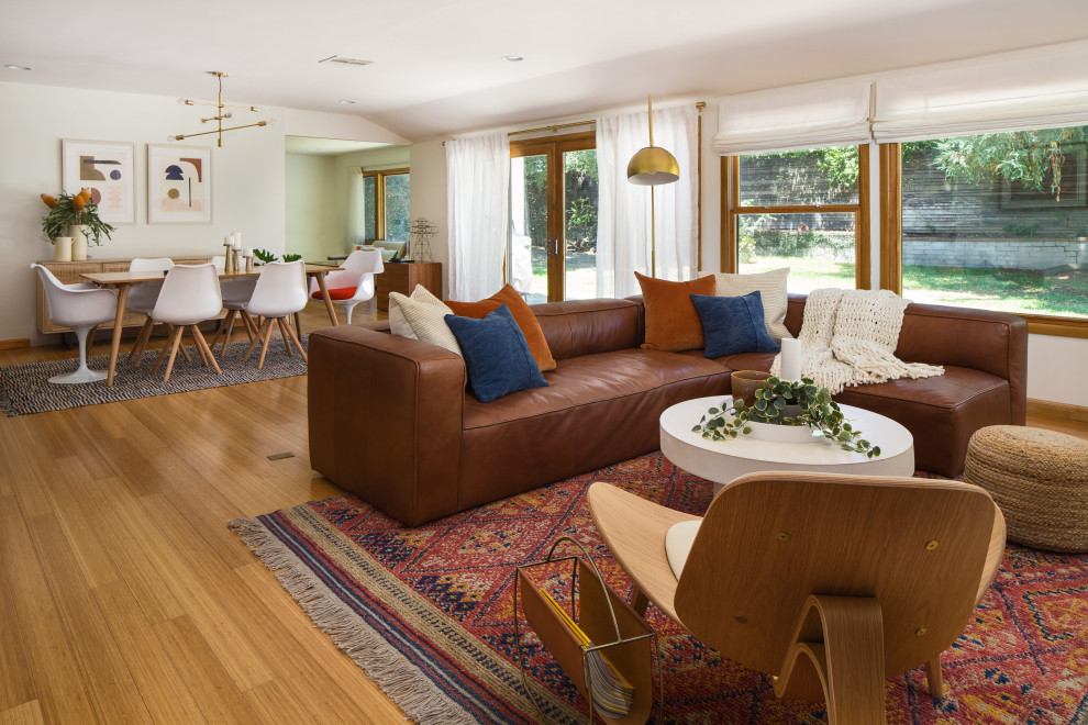 Design ideas for a midcentury living room in Portland.