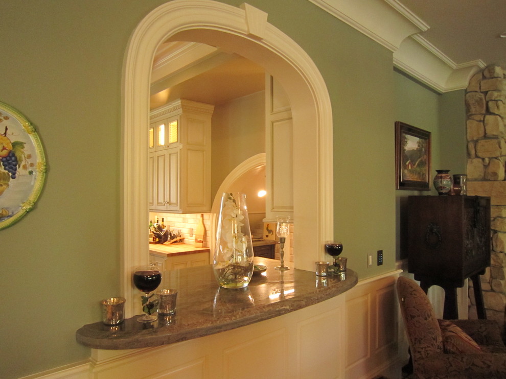 Пример оригинального дизайна: огромная открытая, парадная гостиная комната в классическом стиле с зелеными стенами, фасадом камина из камня и мраморным полом без камина, телевизора