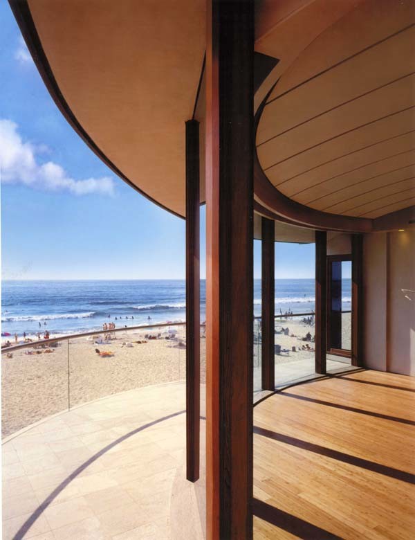 Foto de salón para visitas abierto contemporáneo grande con suelo de madera clara