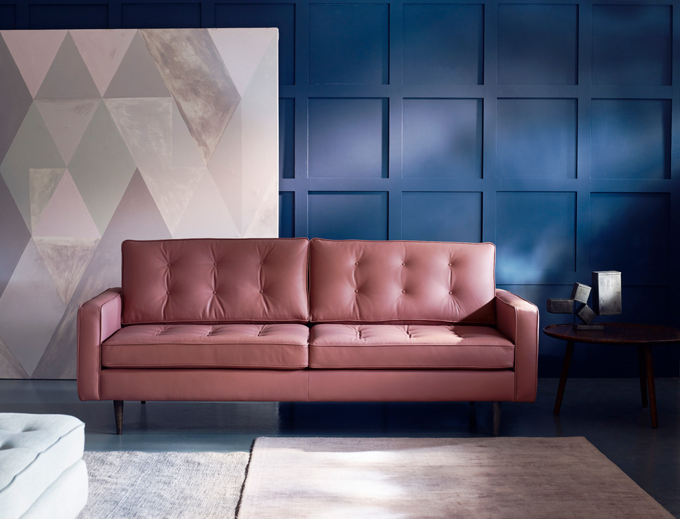 Mittelgroßes, Repräsentatives, Fernseherloses, Abgetrenntes Modernes Wohnzimmer ohne Kamin mit blauer Wandfarbe und Betonboden in Surrey