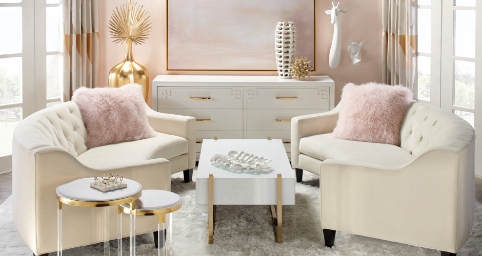 Mittelgroßes, Fernseherloses, Offenes Eklektisches Wohnzimmer mit rosa Wandfarbe, braunem Holzboden und braunem Boden in San Luis Obispo