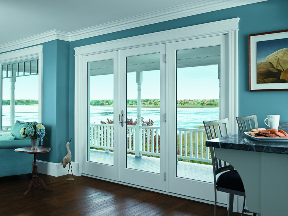 Immagine di un soggiorno stile marinaro aperto con pareti blu, parquet scuro e nessun camino