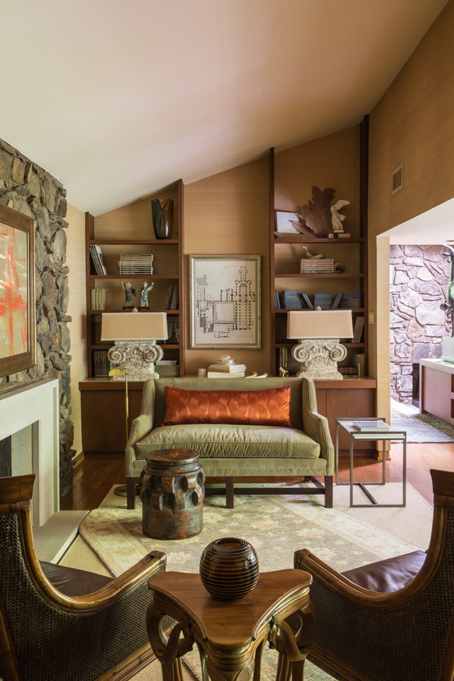 Ejemplo de salón para visitas actual con paredes marrones, suelo de madera en tonos medios y todas las chimeneas