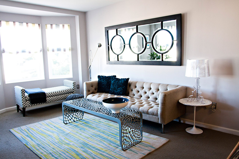 Imagen de salón para visitas cerrado minimalista de tamaño medio sin chimenea y televisor con paredes beige, moqueta y suelo gris