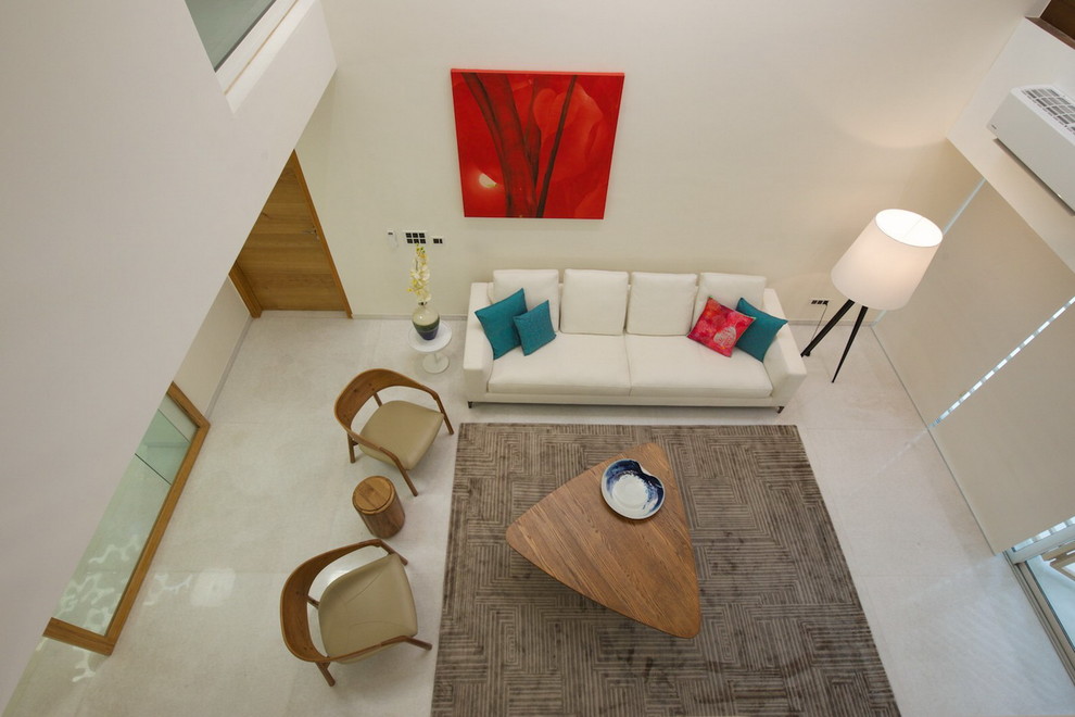 Example of a trendy living room design in Ahmedabad