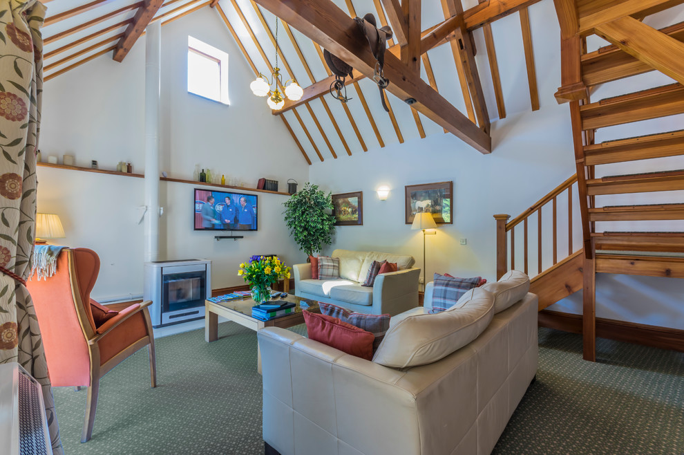 Landhausstil Wohnzimmer mit weißer Wandfarbe, Teppichboden, Kaminofen und TV-Wand in Cheshire