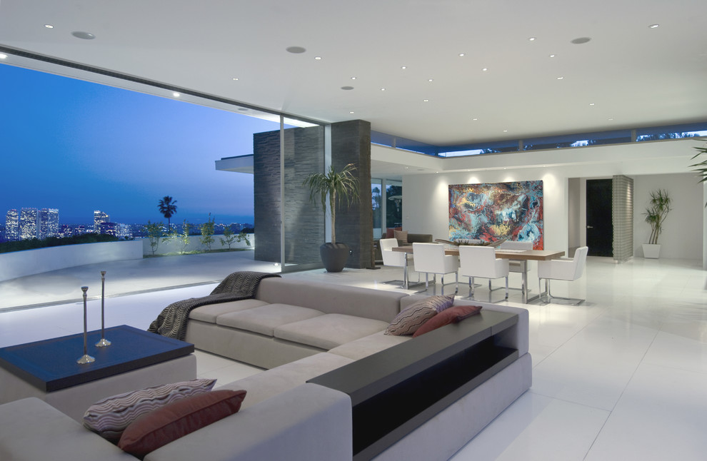 Idee per un piccolo soggiorno moderno aperto con pareti bianche e pavimento in gres porcellanato
