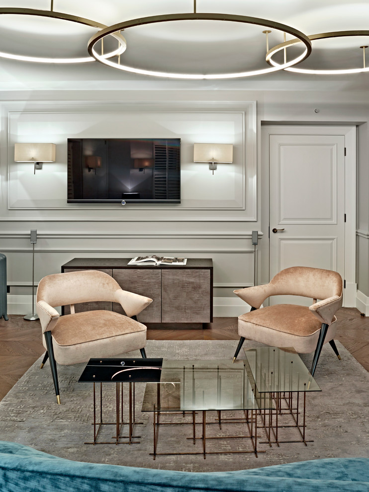 Идея дизайна: парадная гостиная комната в стиле неоклассика (современная классика) с паркетным полом среднего тона и телевизором на стене