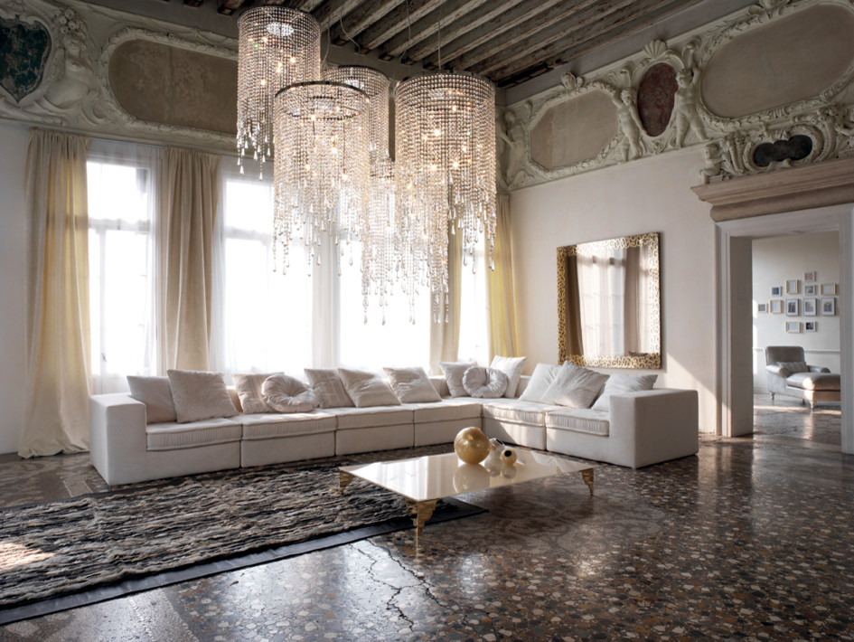 Esempio di un ampio soggiorno minimal aperto con sala della musica, pareti beige e pavimento in marmo