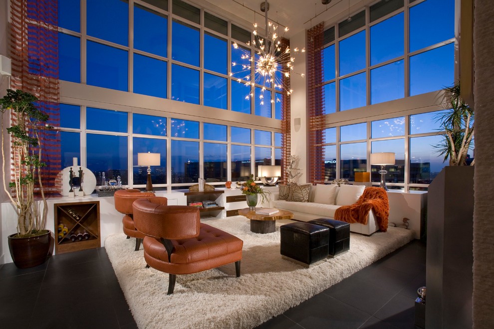 На фото: гостиная комната в стиле модернизм с бетонным полом