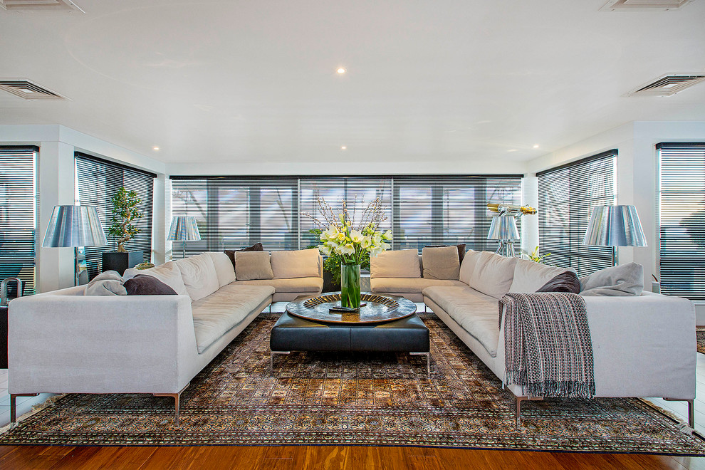 This is an example of a contemporary living room in London with white walls.