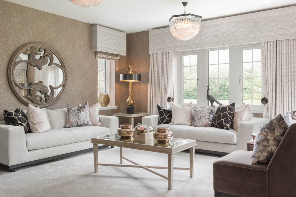 Großes, Repräsentatives, Fernseherloses Klassisches Wohnzimmer ohne Kamin mit beiger Wandfarbe und Teppichboden in London
