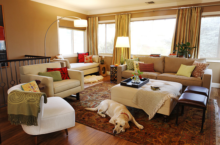 Example of an eclectic living room design in Los Angeles