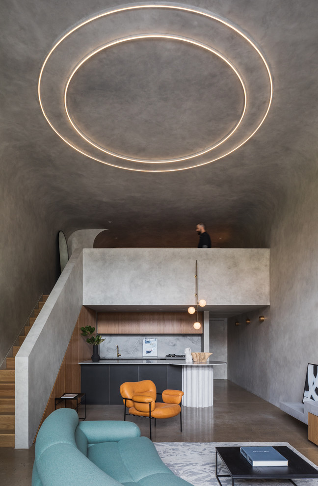 Ejemplo de salón tipo loft minimalista pequeño con paredes grises, suelo de cemento y suelo gris