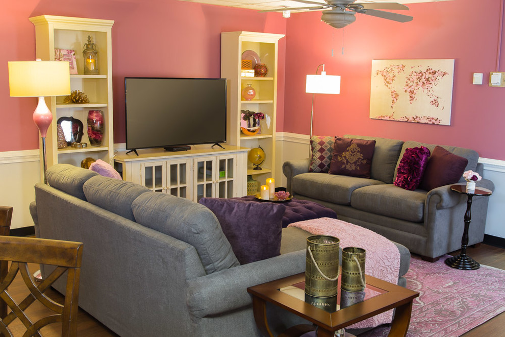 Idee per un soggiorno boho chic di medie dimensioni e aperto con pareti rosa