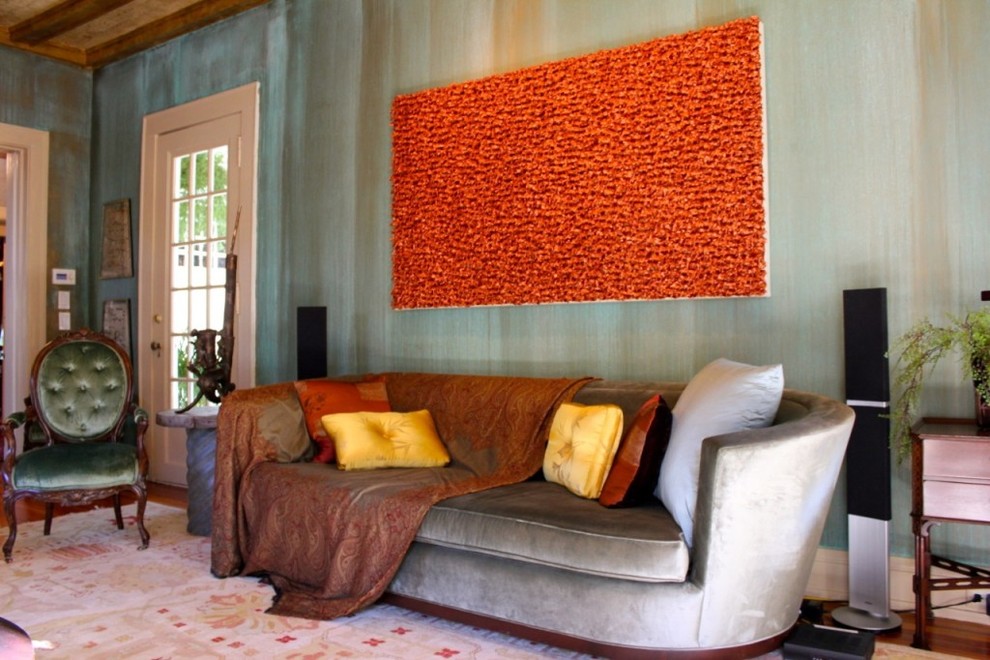 Inspiration för ett mellanstort vintage separat vardagsrum, med ett finrum, gröna väggar och mellanmörkt trägolv