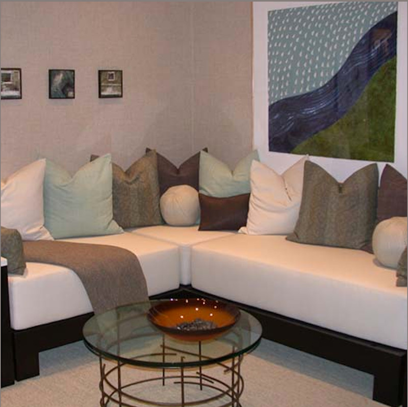 Стильный дизайн: парадная, изолированная гостиная комната среднего размера в морском стиле с бежевыми стенами и ковровым покрытием без камина, телевизора - последний тренд