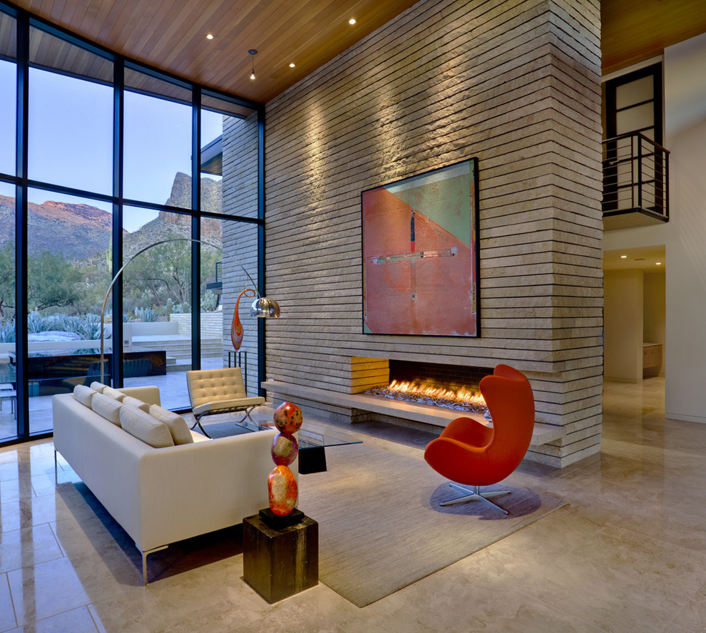 Идея дизайна: большая открытая гостиная комната в современном стиле с горизонтальным камином и ковром на полу