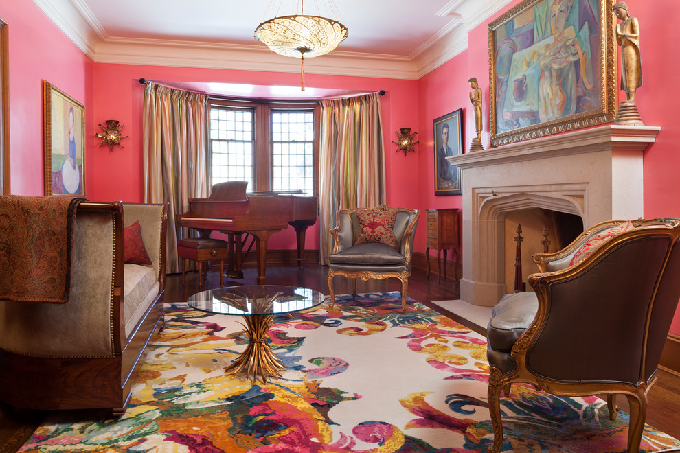 Großes, Repräsentatives, Abgetrenntes Stilmix Wohnzimmer mit rosa Wandfarbe, dunklem Holzboden und Kamin in Toronto