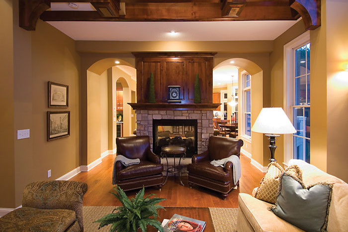 Inspiration for a traditional living room in St Louis.