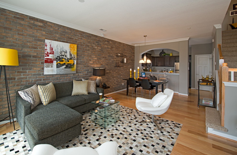 Foto di un soggiorno classico con pareti grigie e tappeto