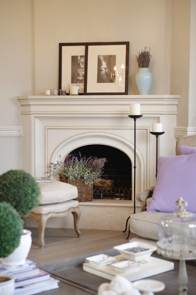 Living room with a standard fireplace and a plastered fireplace surround.