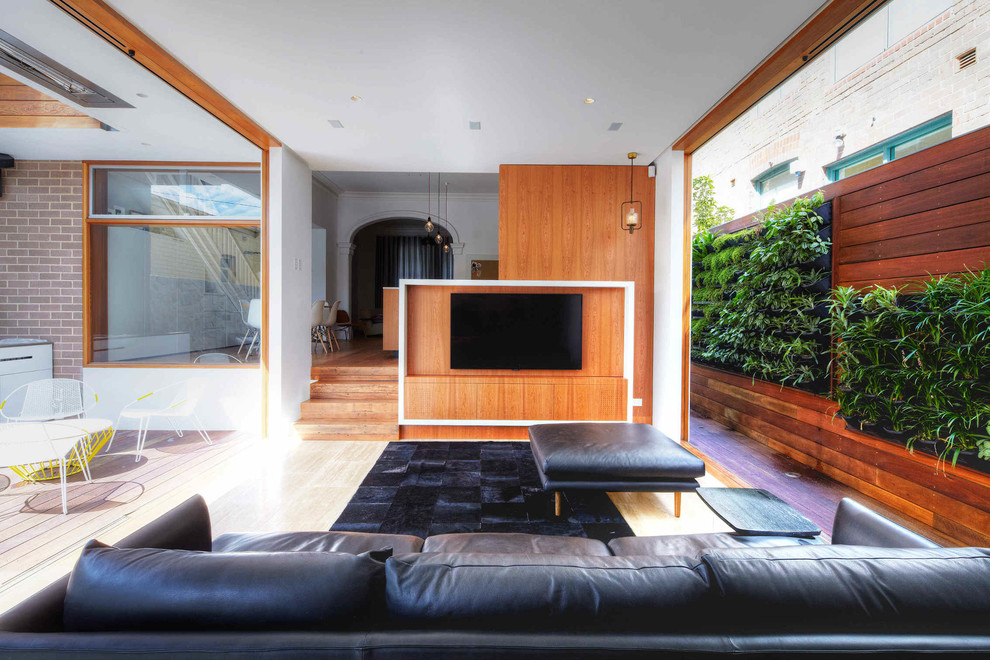 Living room - mid-century modern living room idea in Sydney