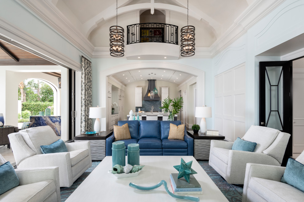 Immagine di un soggiorno stile marino di medie dimensioni e aperto con parquet scuro e pavimento marrone