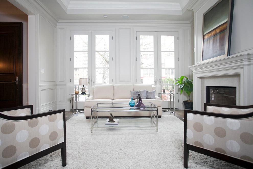 Ispirazione per un soggiorno design con sala formale, pareti bianche, camino classico e nessuna TV