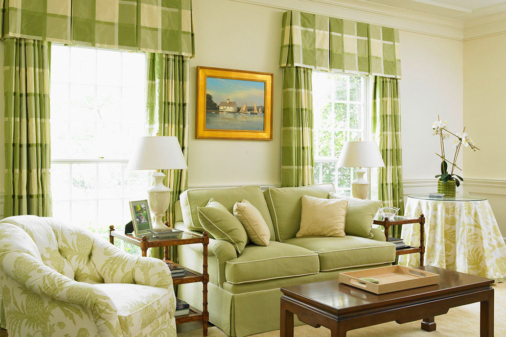 Esempio di un soggiorno chic con sala formale e pareti beige