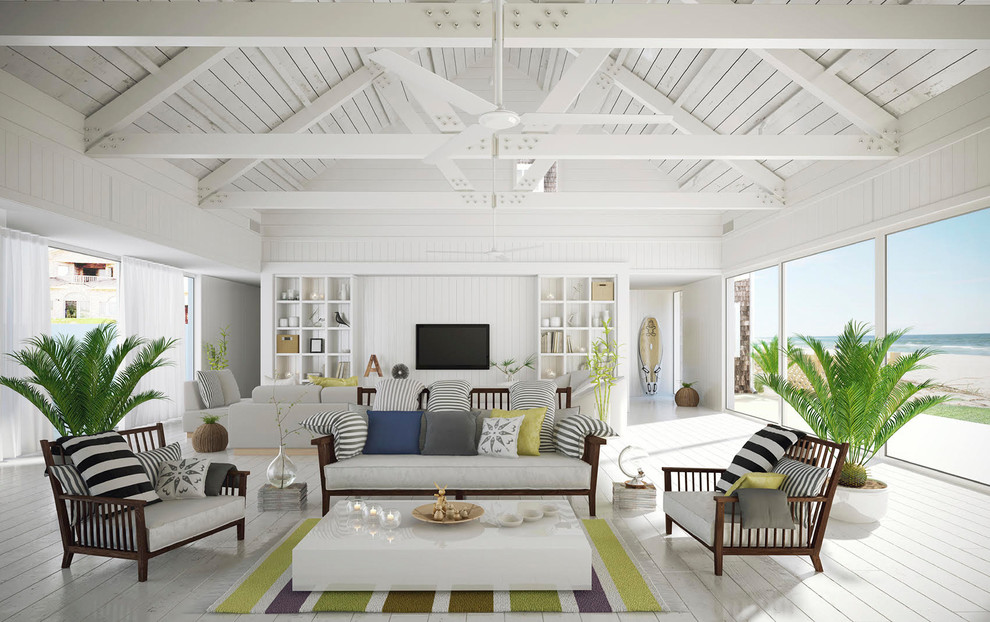 Пример оригинального дизайна: большая парадная, изолированная гостиная комната в морском стиле с белыми стенами, деревянным полом, телевизором на стене и белым полом
