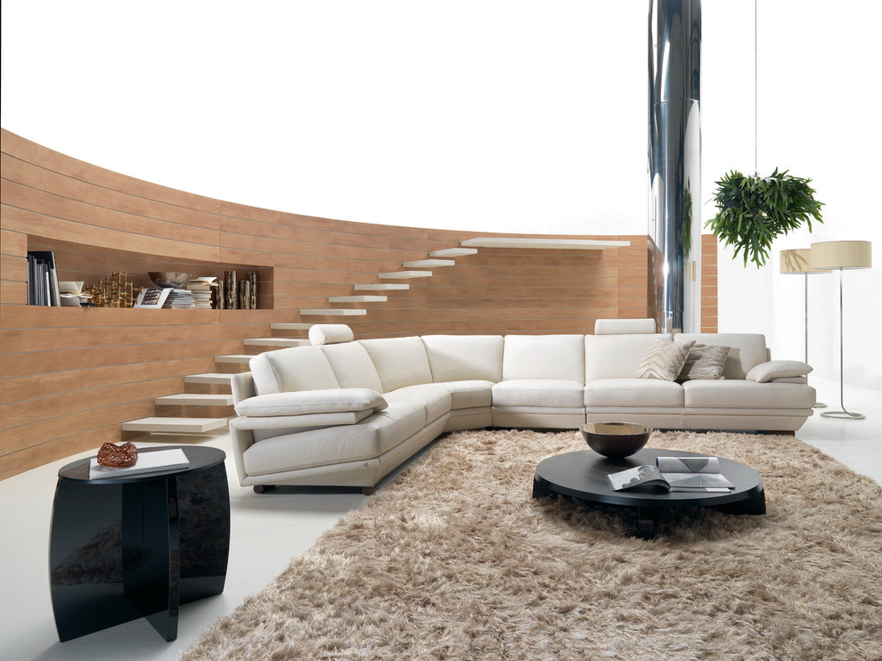 Idee per un ampio soggiorno minimalista aperto con sala formale, pareti bianche e moquette