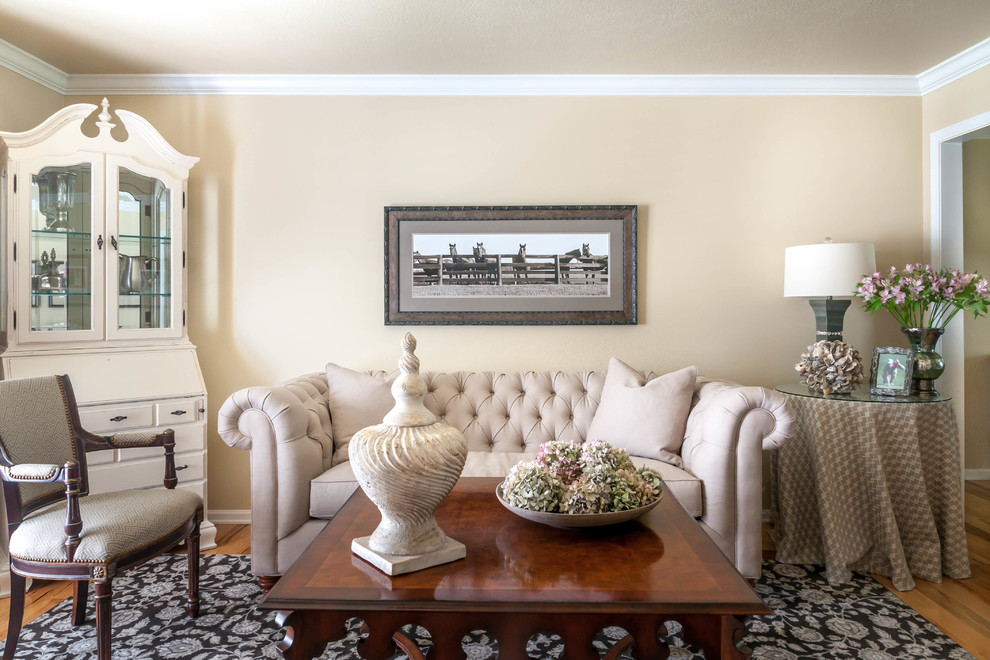 Portfolio Traditional Living Room Cleveland by Punchjordan Home
