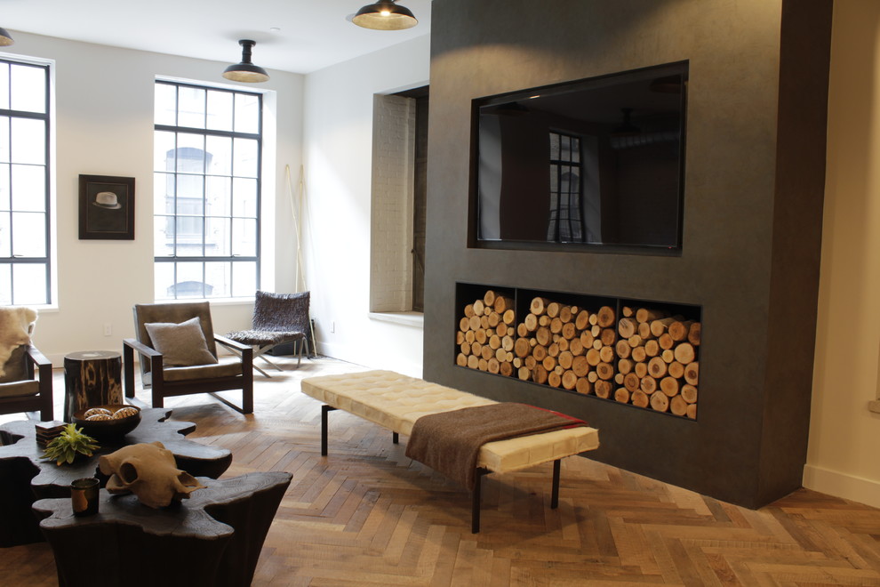 Ejemplo de salón abierto contemporáneo grande con paredes blancas, suelo de madera en tonos medios, pared multimedia y suelo marrón