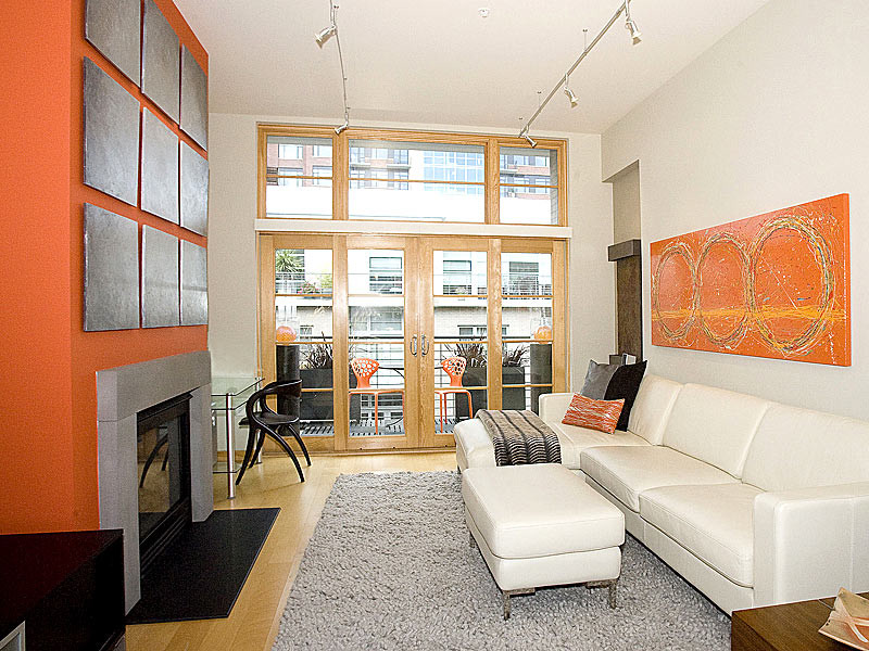 This is an example of a contemporary living room in Portland.