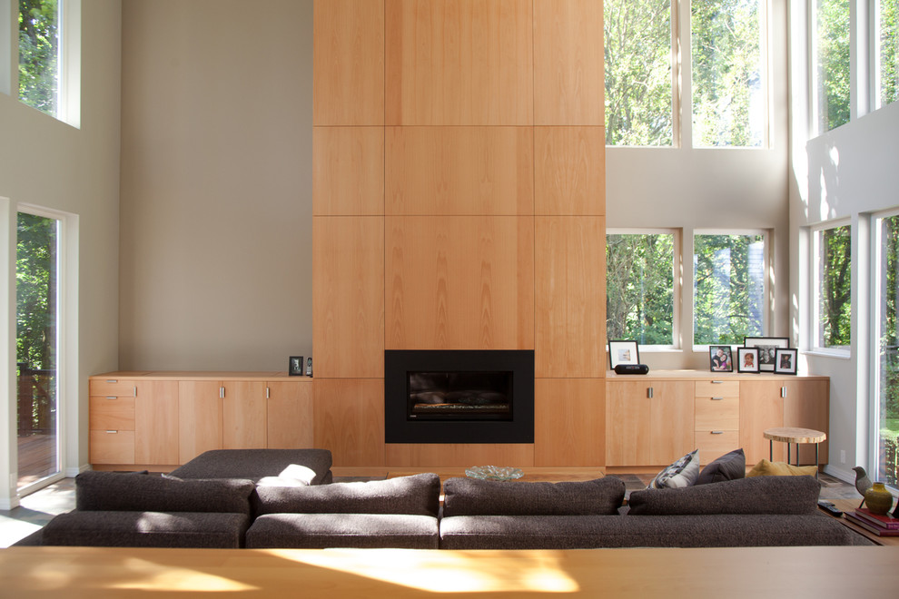 Ispirazione per un soggiorno moderno con sala formale, pareti beige e camino lineare Ribbon