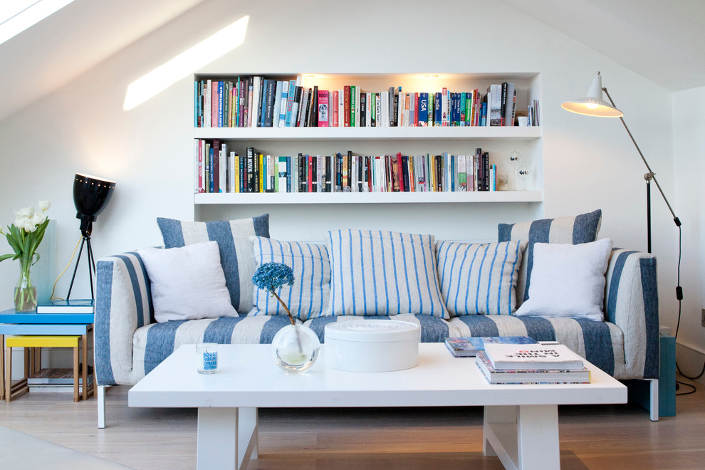 This is an example of a scandinavian living room in London.