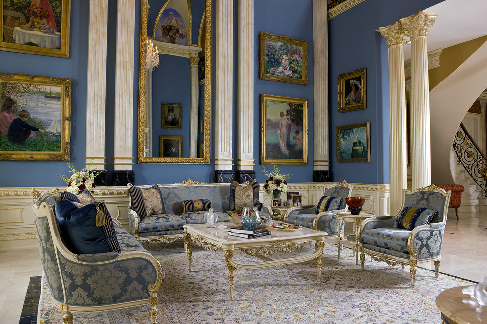 Idee per un ampio soggiorno tradizionale chiuso con sala formale, pareti blu, pavimento in marmo, camino classico, cornice del camino in pietra e nessuna TV