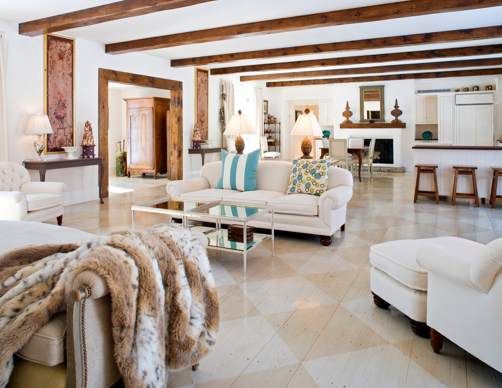 Foto de salón abierto tradicional renovado grande con paredes blancas, suelo de madera pintada, todas las chimeneas y marco de chimenea de yeso