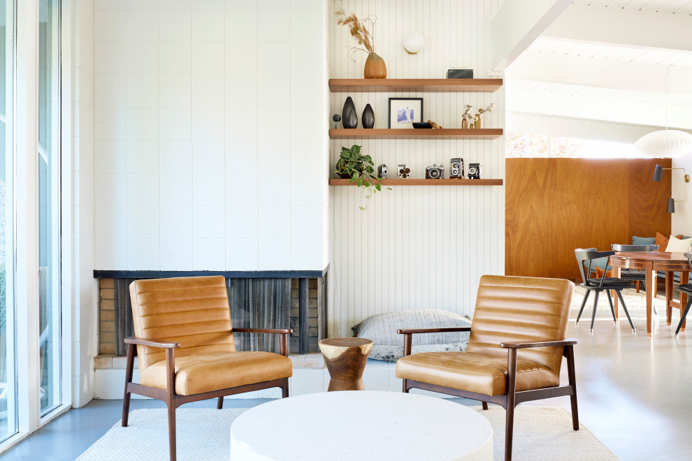 Example of a mid-century modern living room design in San Francisco