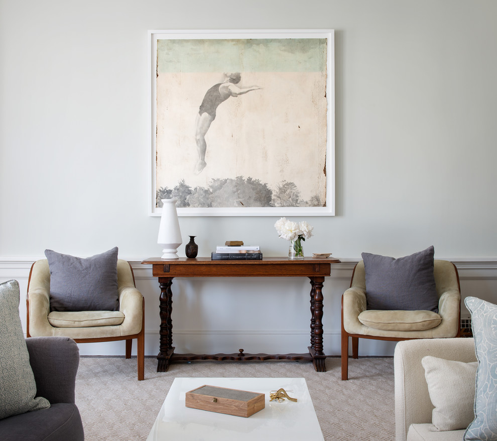 Foto di un soggiorno classico con pareti bianche e moquette