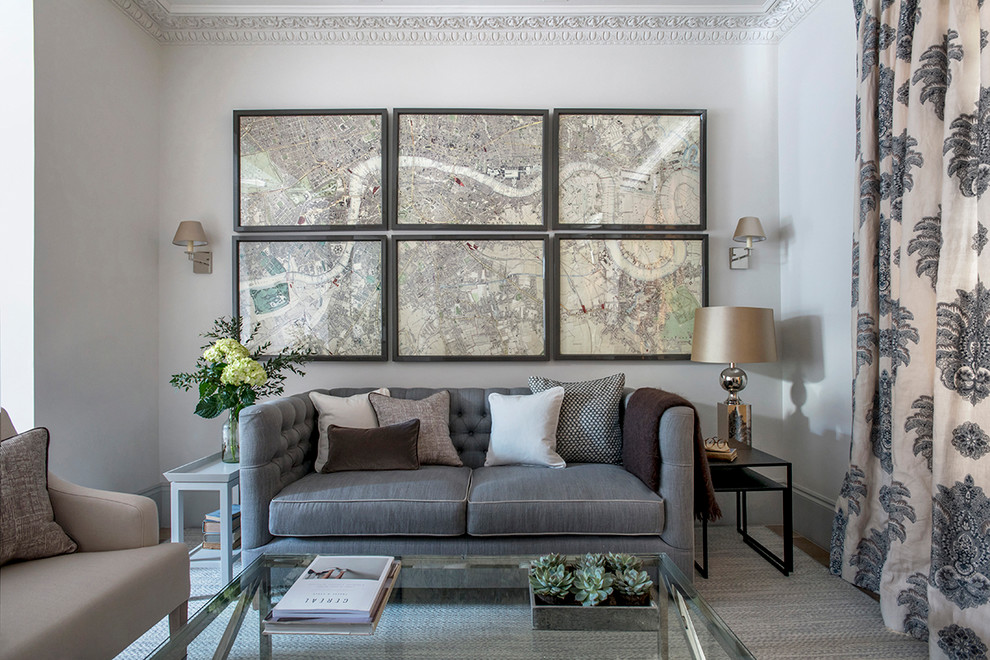 Свежая идея для дизайна: гостиная комната среднего размера в стиле неоклассика (современная классика) с серыми стенами - отличное фото интерьера